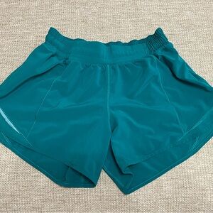 💚 Lululemon Hotty Hot Low-Rise Lined Short 2.5"